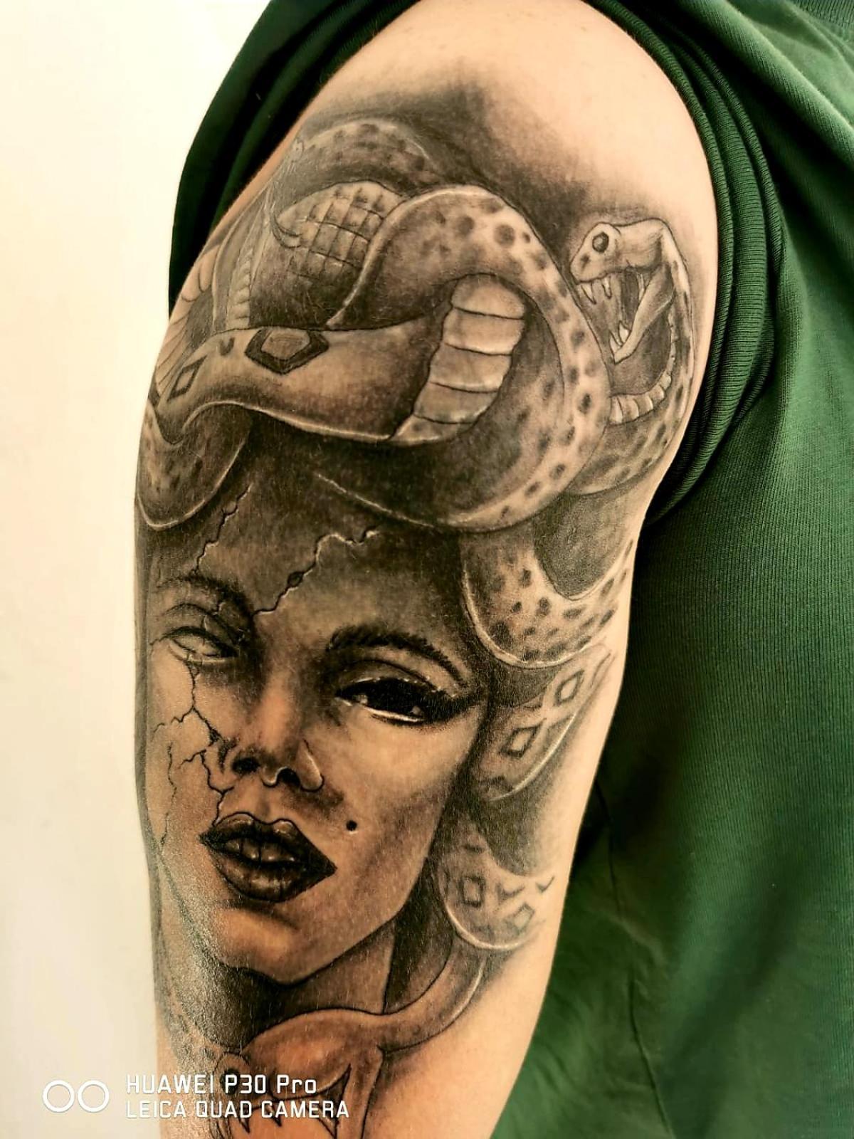 Tattoo Mit Restaurant Und Tattoo-studio Guest house Mortschach