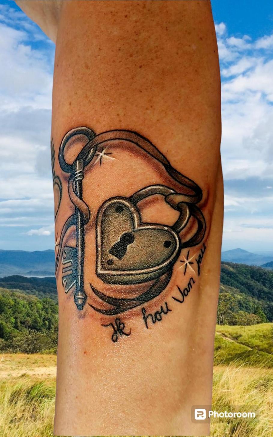 Tattoo Mit Restaurant Und Tattoo-studio