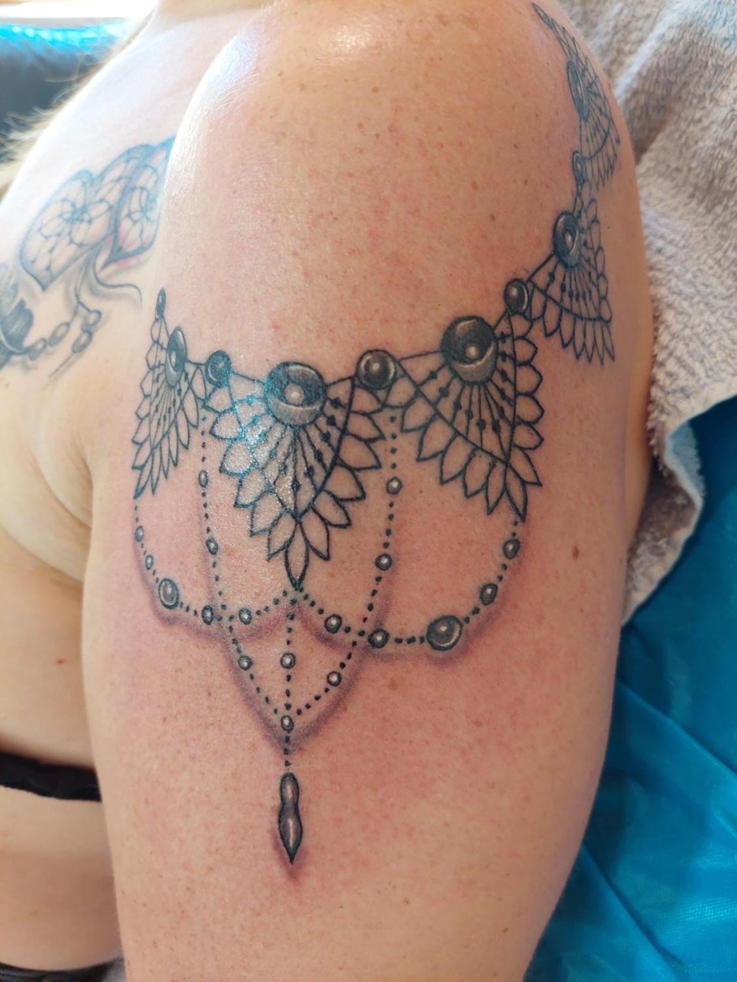 Tattoo Mit Restaurant Und Tattoo-studio Mörtschach
